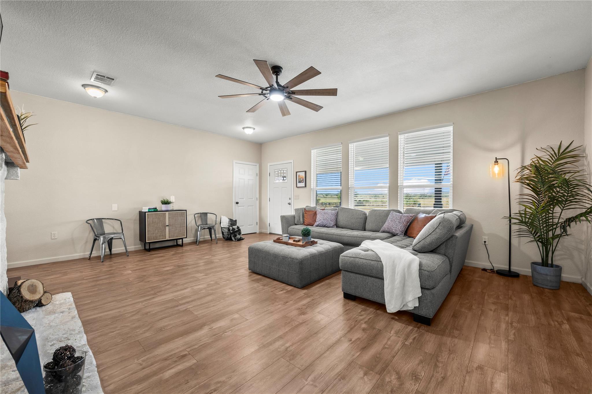 974 County Road 223, Florence, TX 76527 photo 5