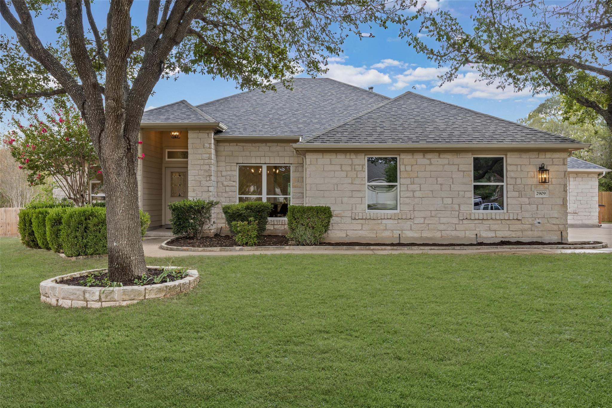 2909 Cavern Mist LN, Austin, TX 78739 photo 2