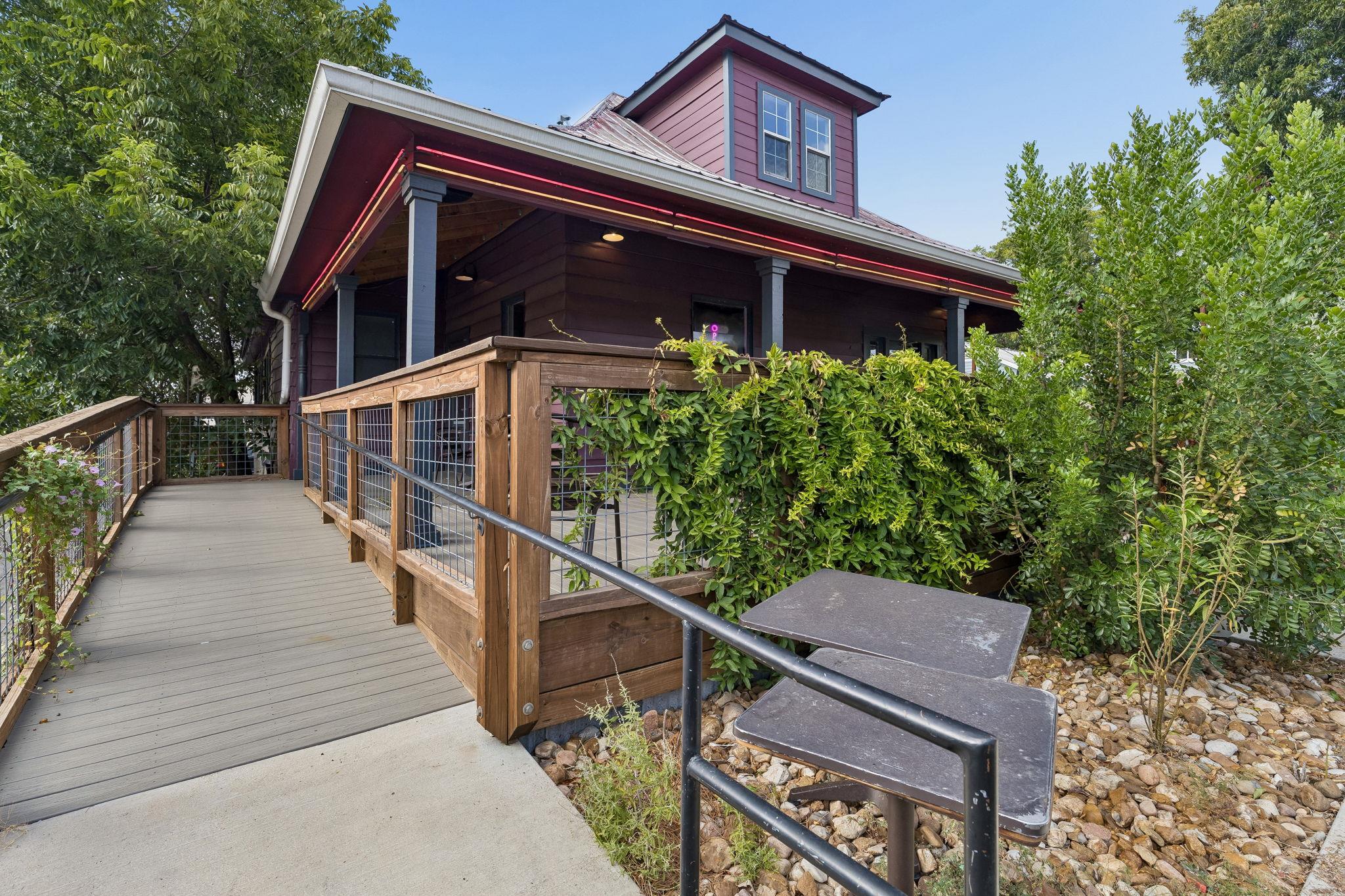 217 Hopkins ST, San Marcos, TX 78666 photo 2