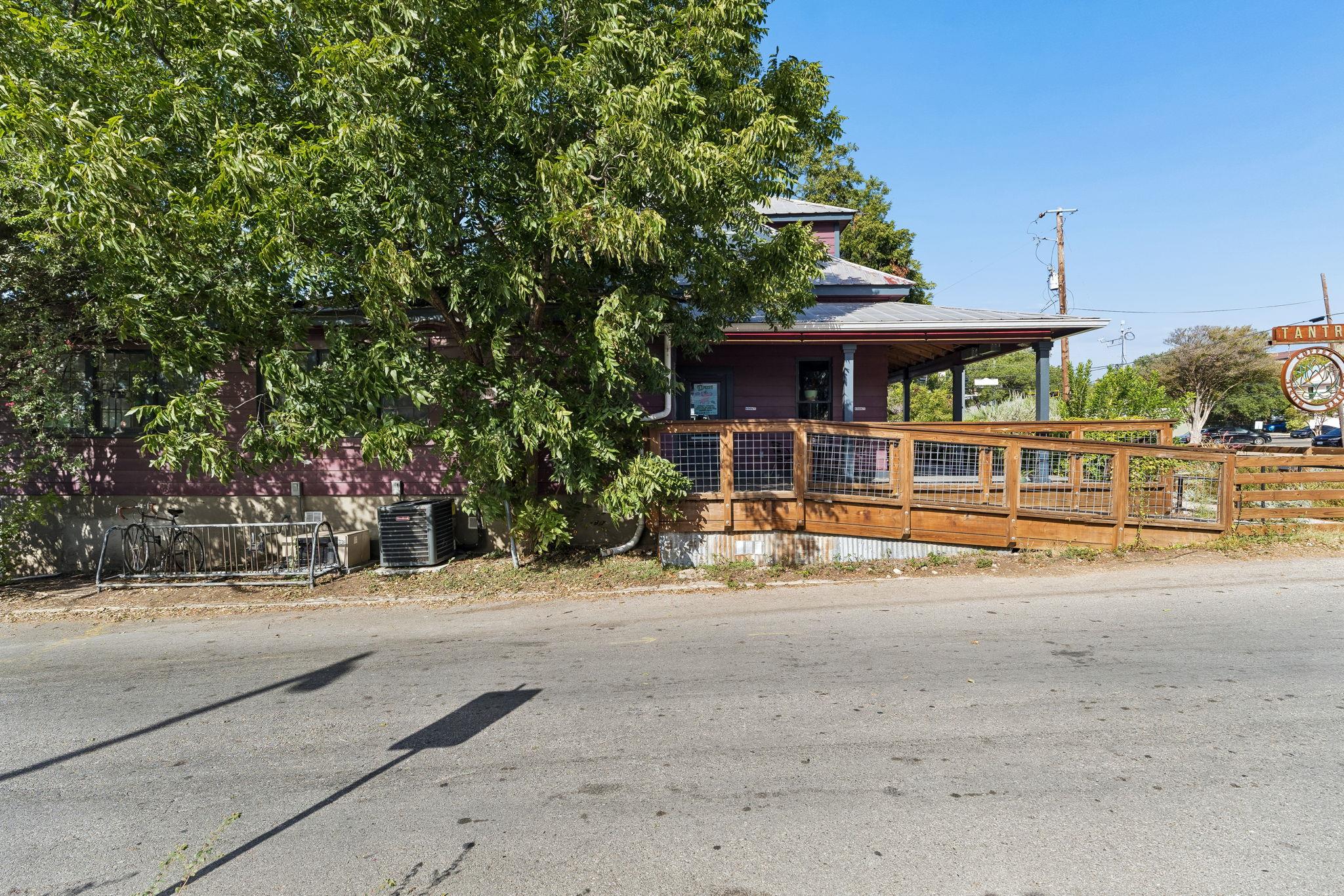 217 Hopkins ST, San Marcos, TX 78666 photo 3