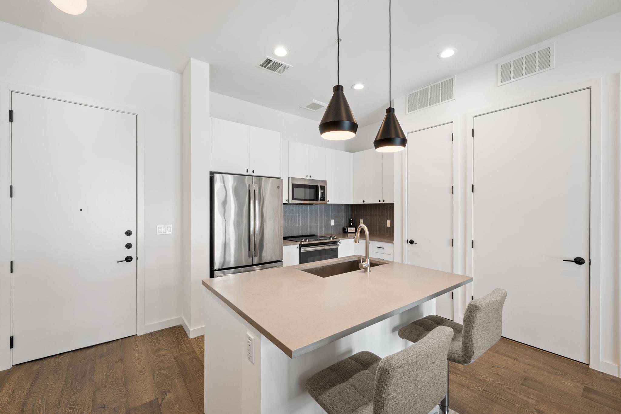 800 Embassy DR #302, Austin, TX 78702 photo 3