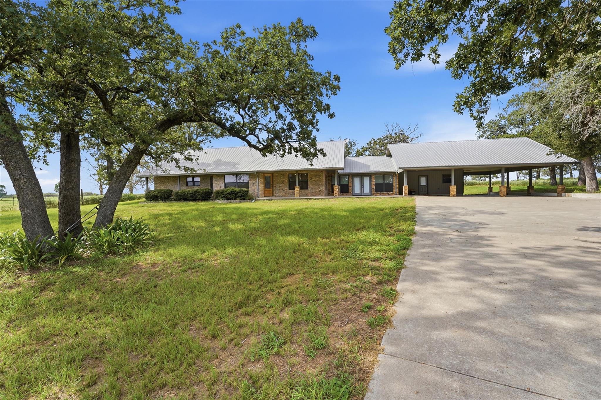 6589 State Highway 304, Harwood, TX 78632 photo 3