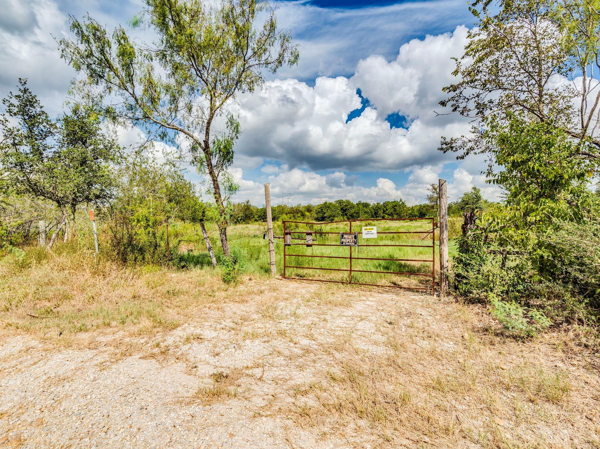 120 Hillcrest LN, Dale, TX 78616 photo 2