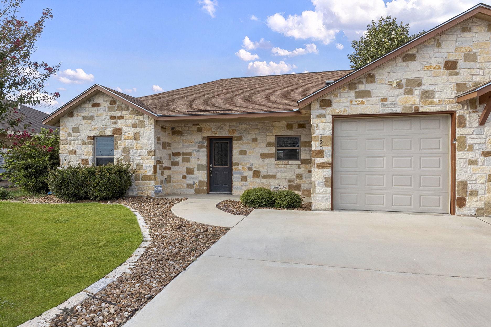 120 Navarro XING, Seguin, TX 78155 photo 3