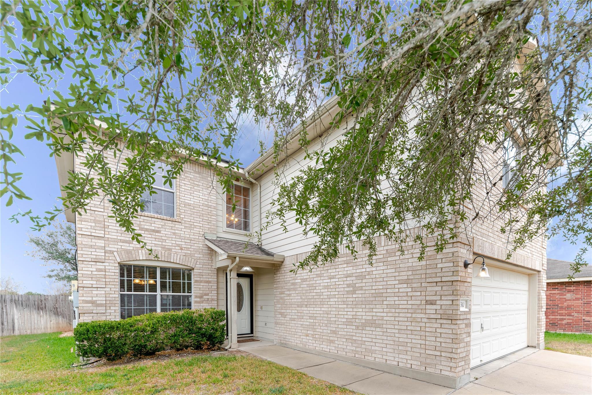 310 Antelope TRL, Bastrop, TX 78602 photo 2