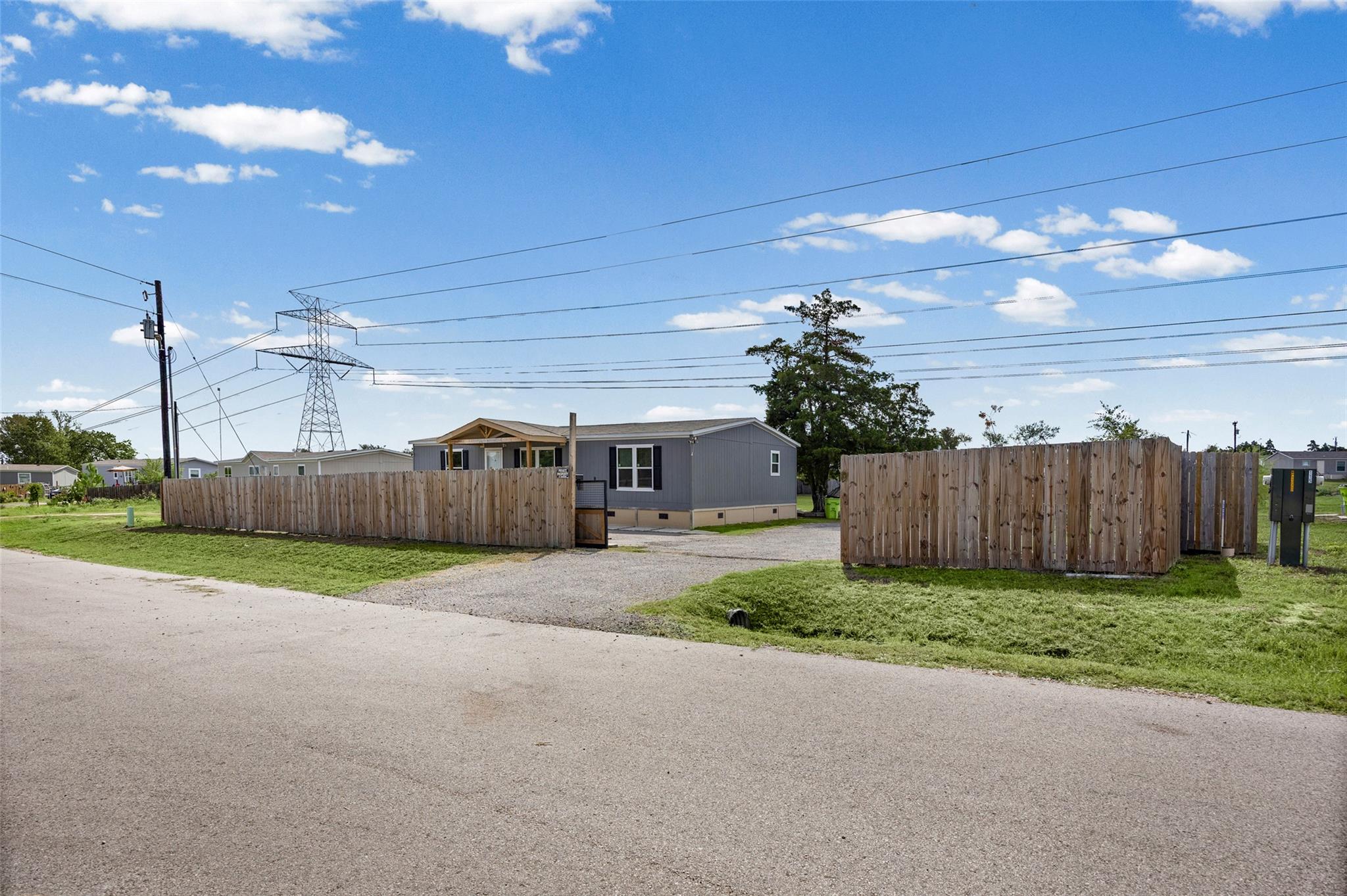 109 Zacate ST, Elgin, TX 78621 photo 3
