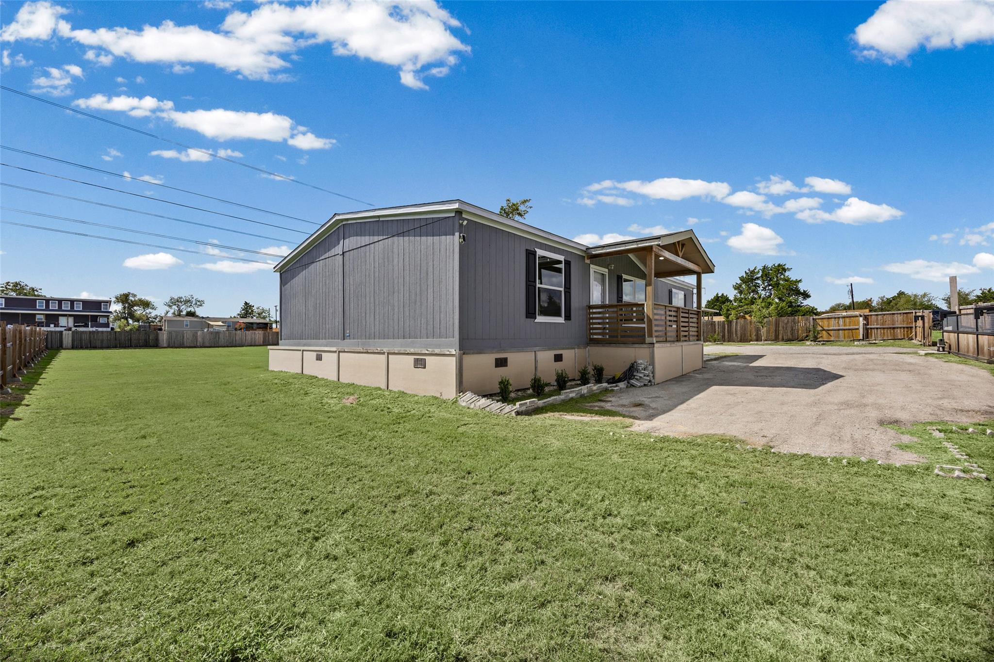109 Zacate ST, Elgin, TX 78621 photo 5