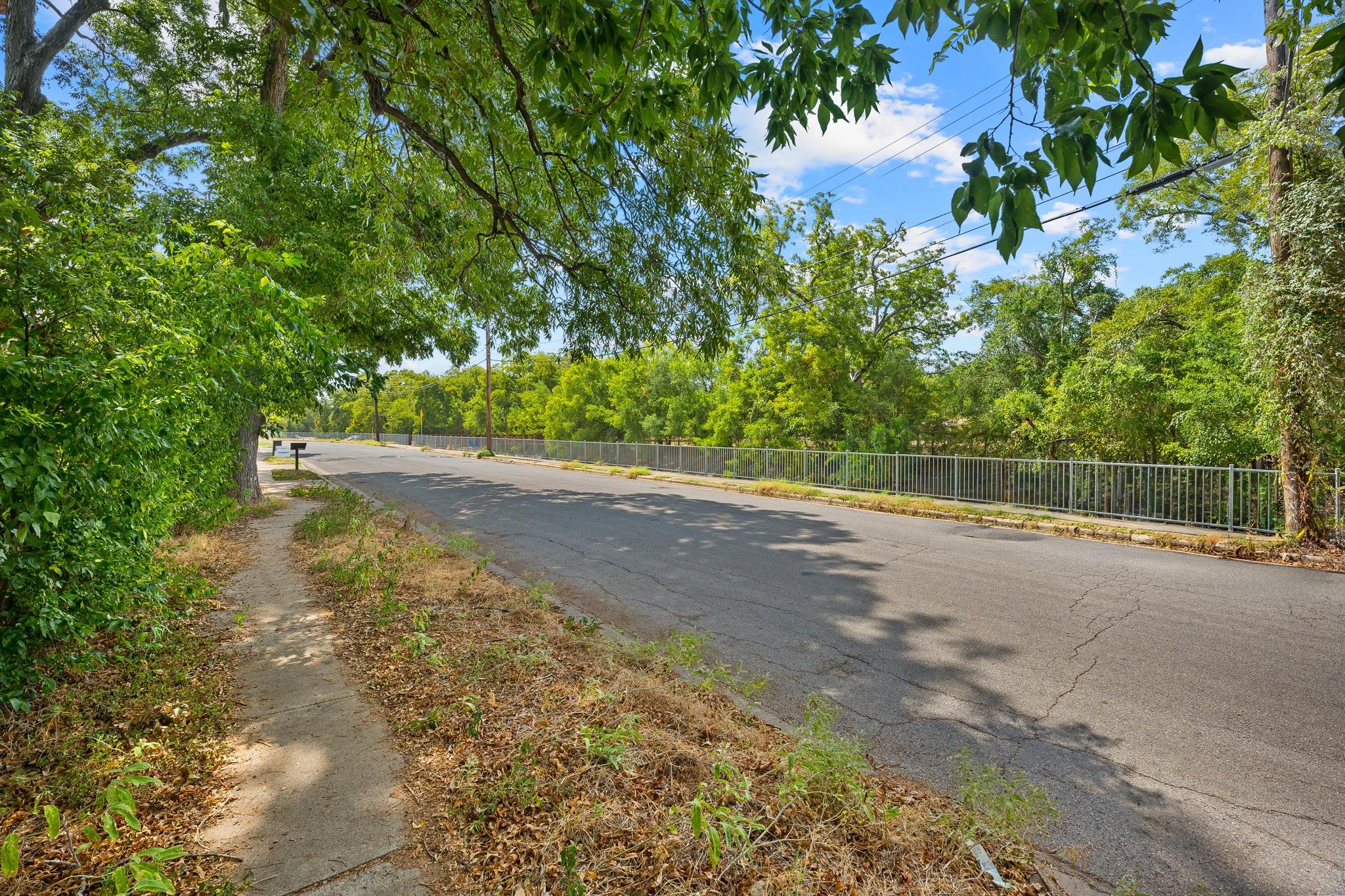 4910 Sara DR, Austin, TX 78721 photo 5