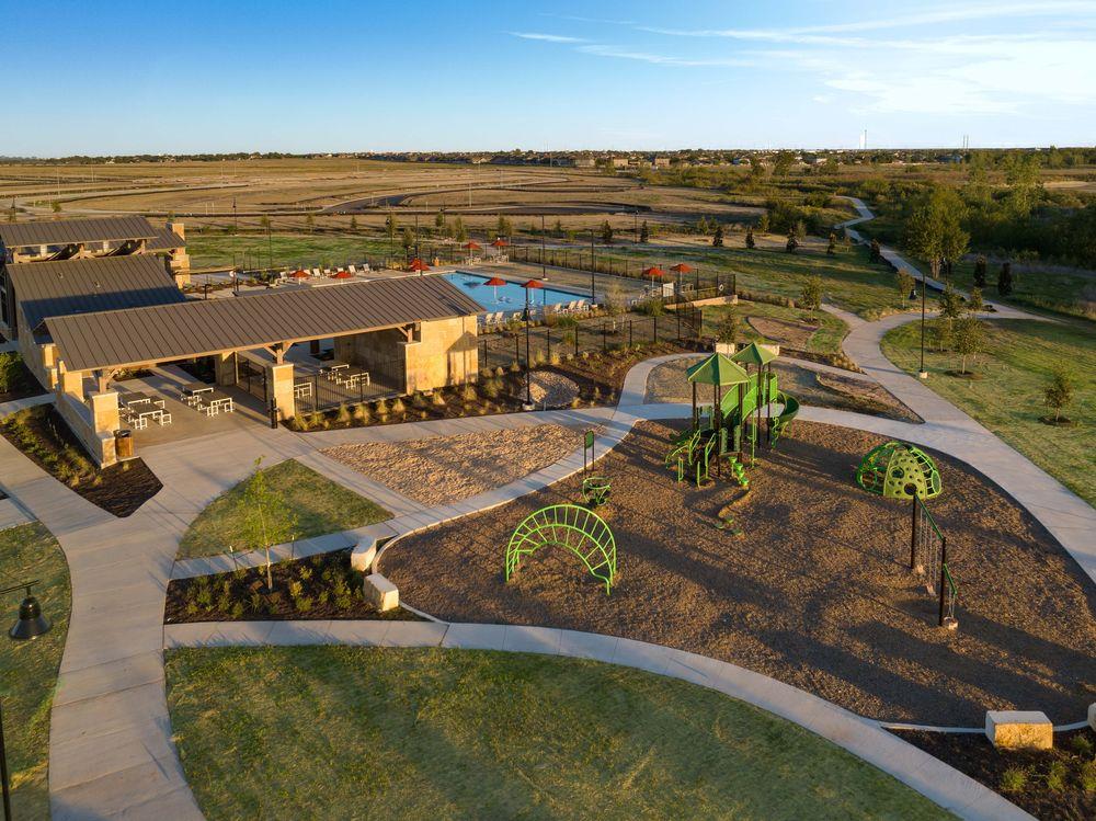 913 Emory Crossing BLVD, Hutto, TX 78634 photo 3