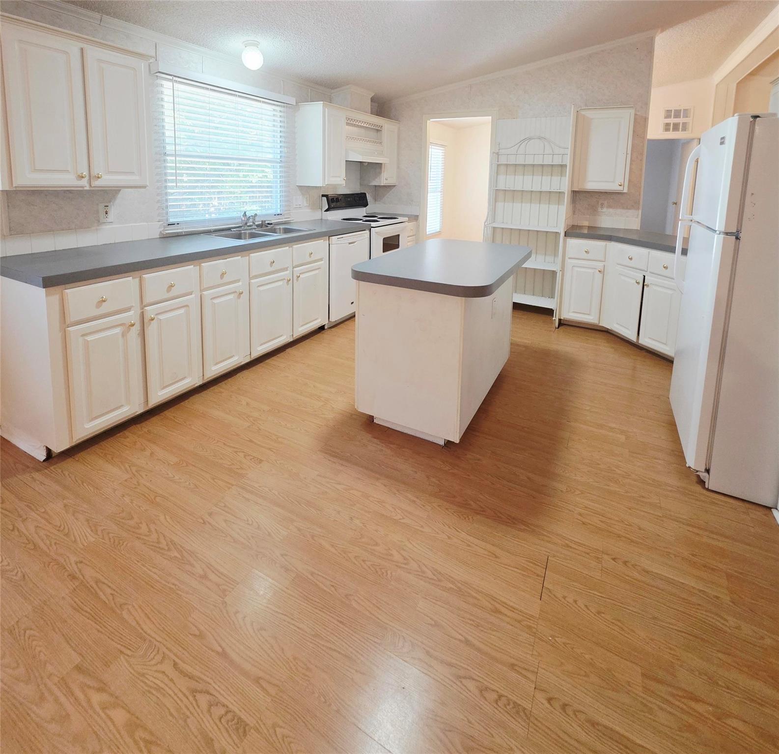 1 Davis ST, Wimberley, TX 78676 photo 4