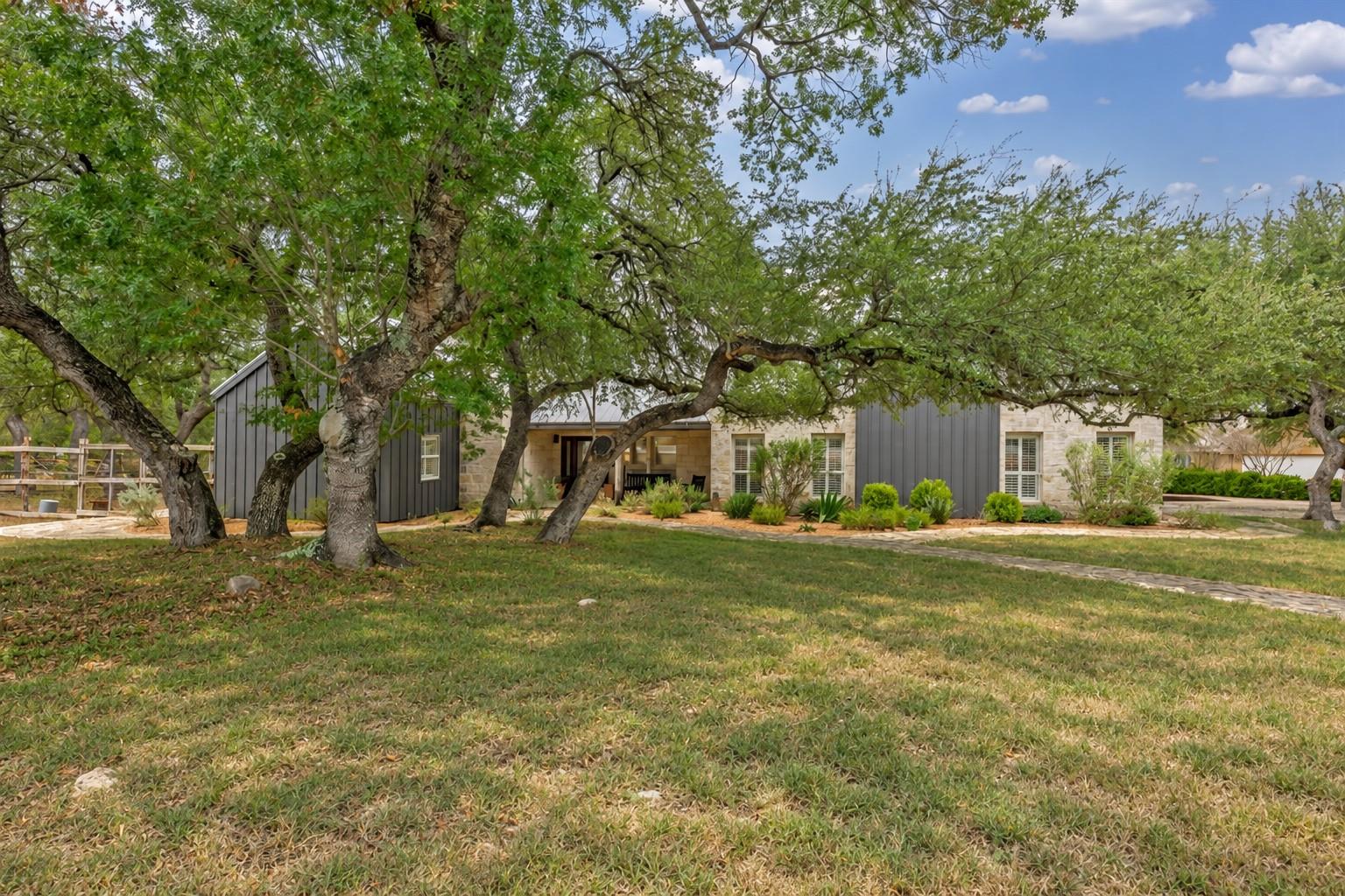 188 Broken Lance DR, Dripping Springs, TX 78620 photo 3