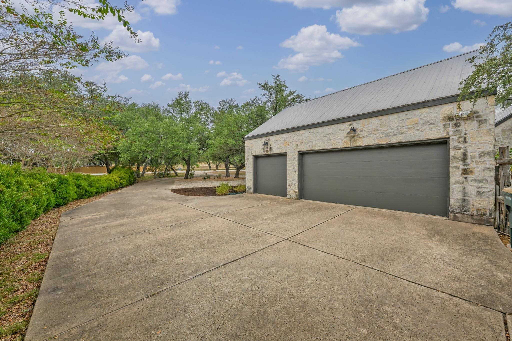 188 Broken Lance DR, Dripping Springs, TX 78620 photo 5