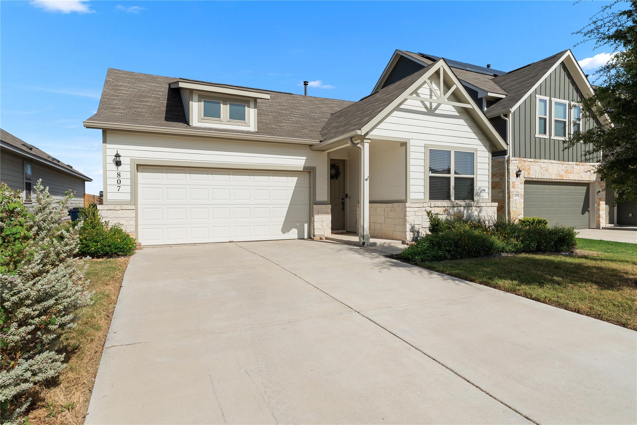 807 Gray Fox LOOP, Hutto, TX 78634 photo 2