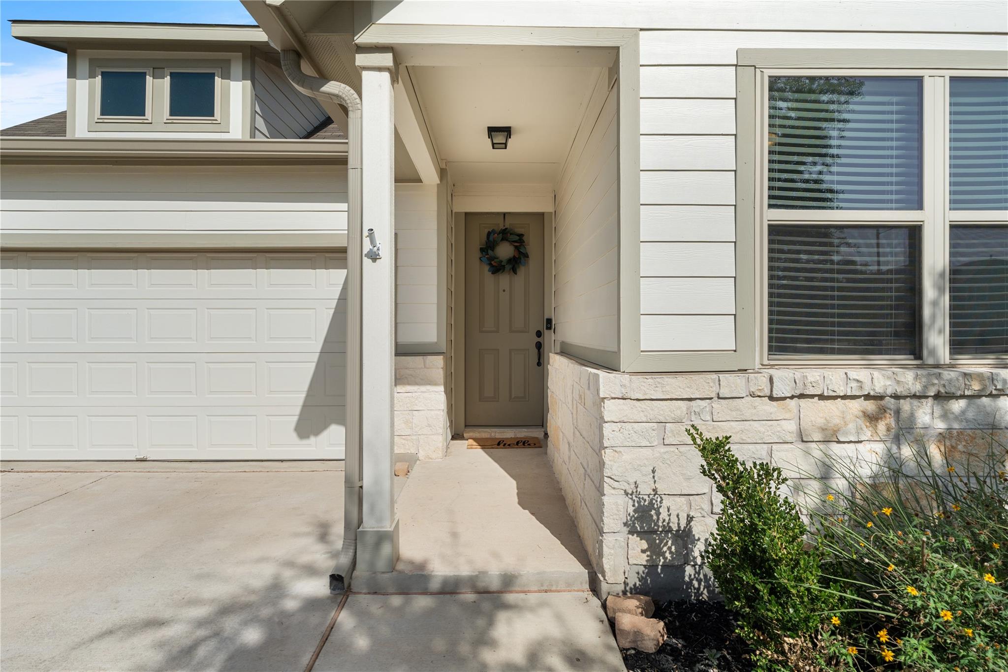 807 Gray Fox LOOP, Hutto, TX 78634 photo 3