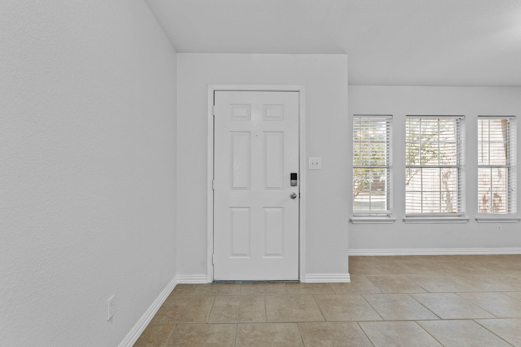 551 Whispering Hollow DR, Kyle, TX 78640 photo 2