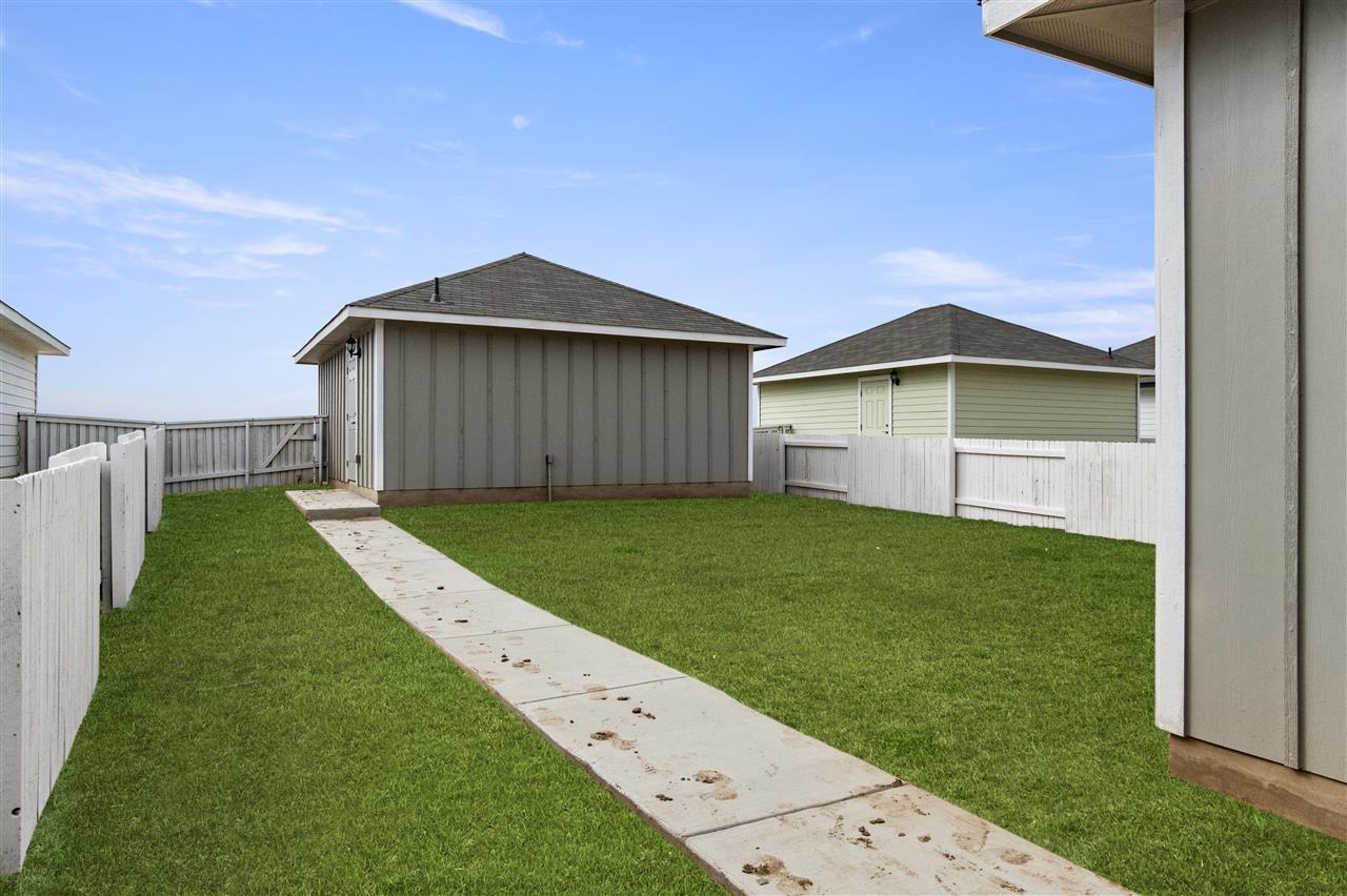 412 Hortus DR, Kyle, TX 78640 photo 5