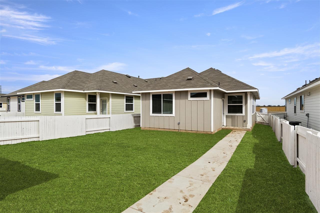 412 Hortus DR, Kyle, TX 78640 photo 4