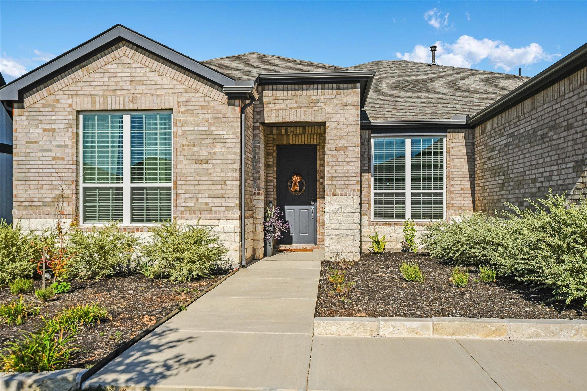 110 Diamond Point RD, Georgetown, TX 78633 photo 2