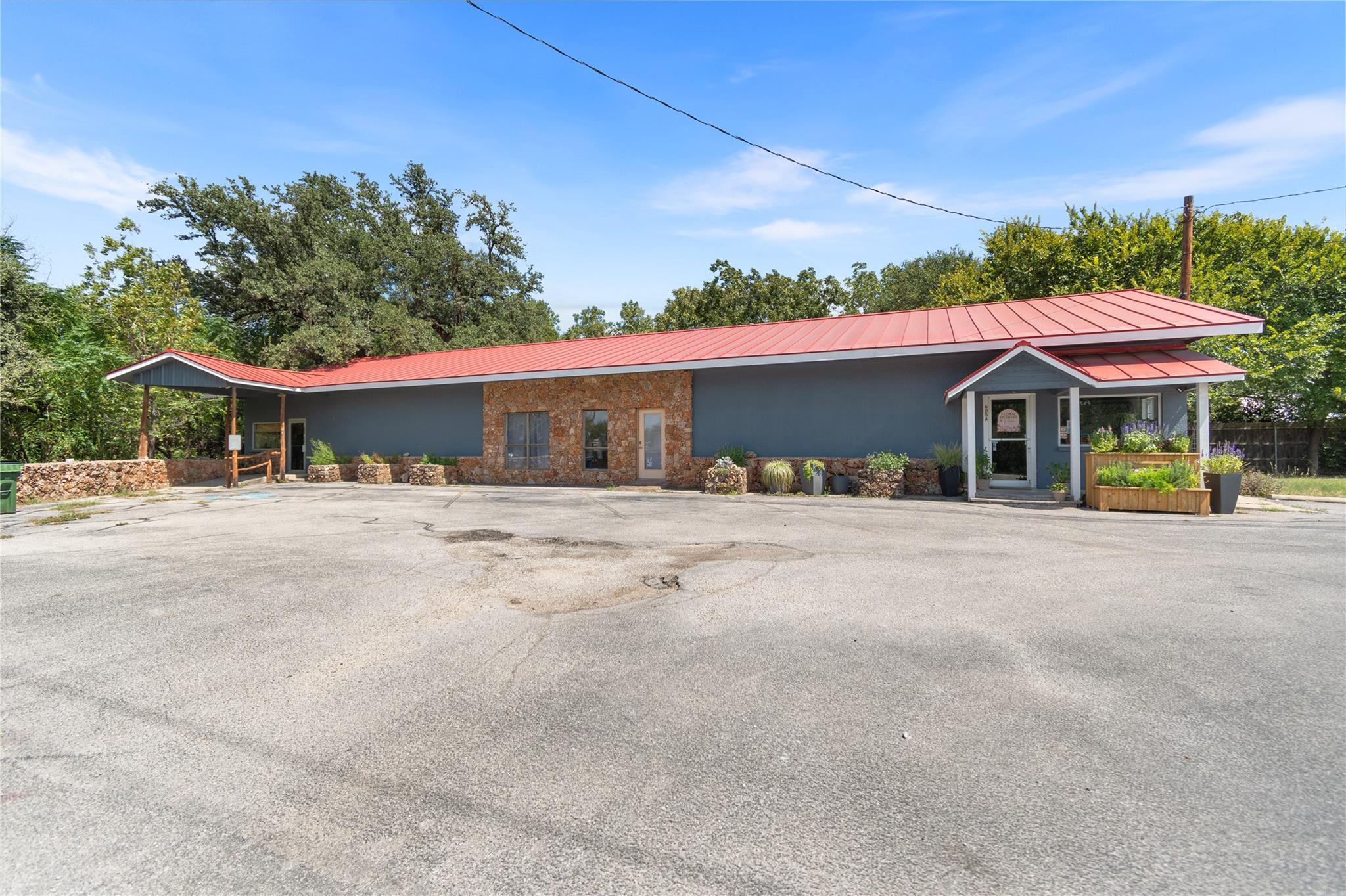 605 Water ST, Burnet, TX 78611 photo 2