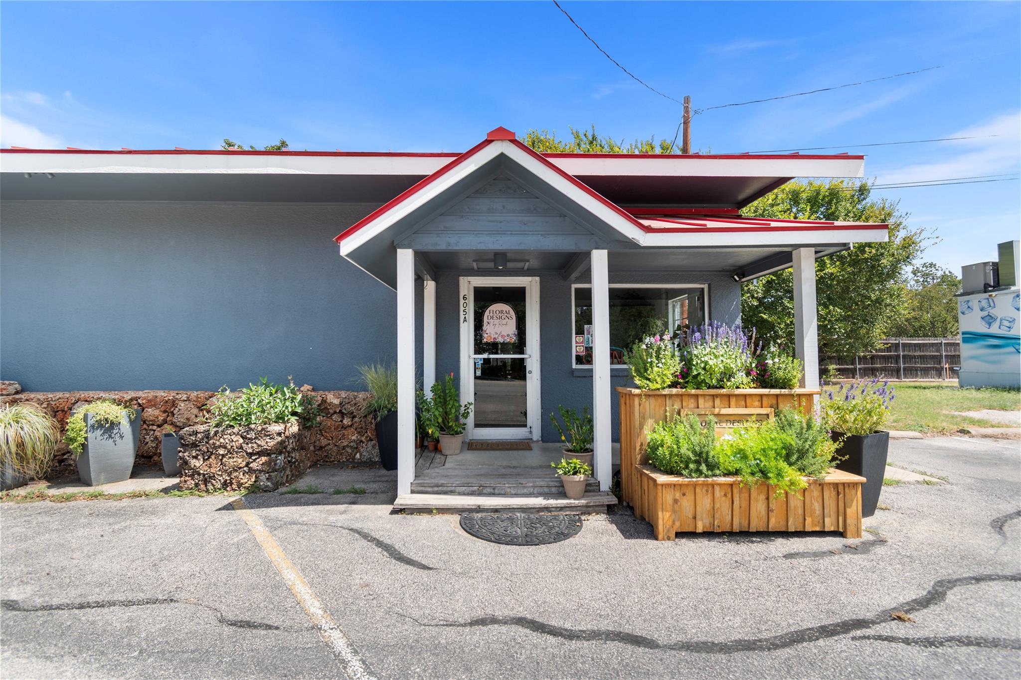 605 Water ST, Burnet, TX 78611 photo 3
