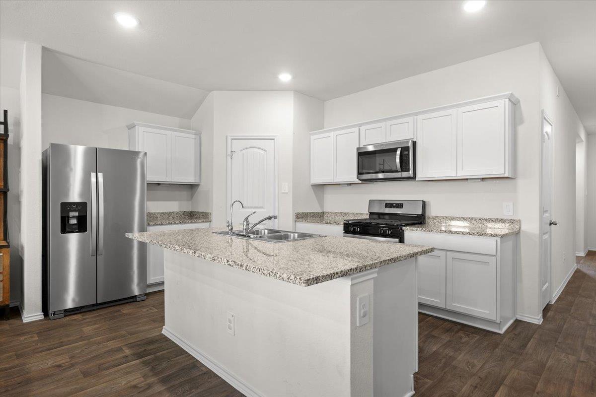 114 Sickle LOOP, Kyle, TX 78640 photo 5