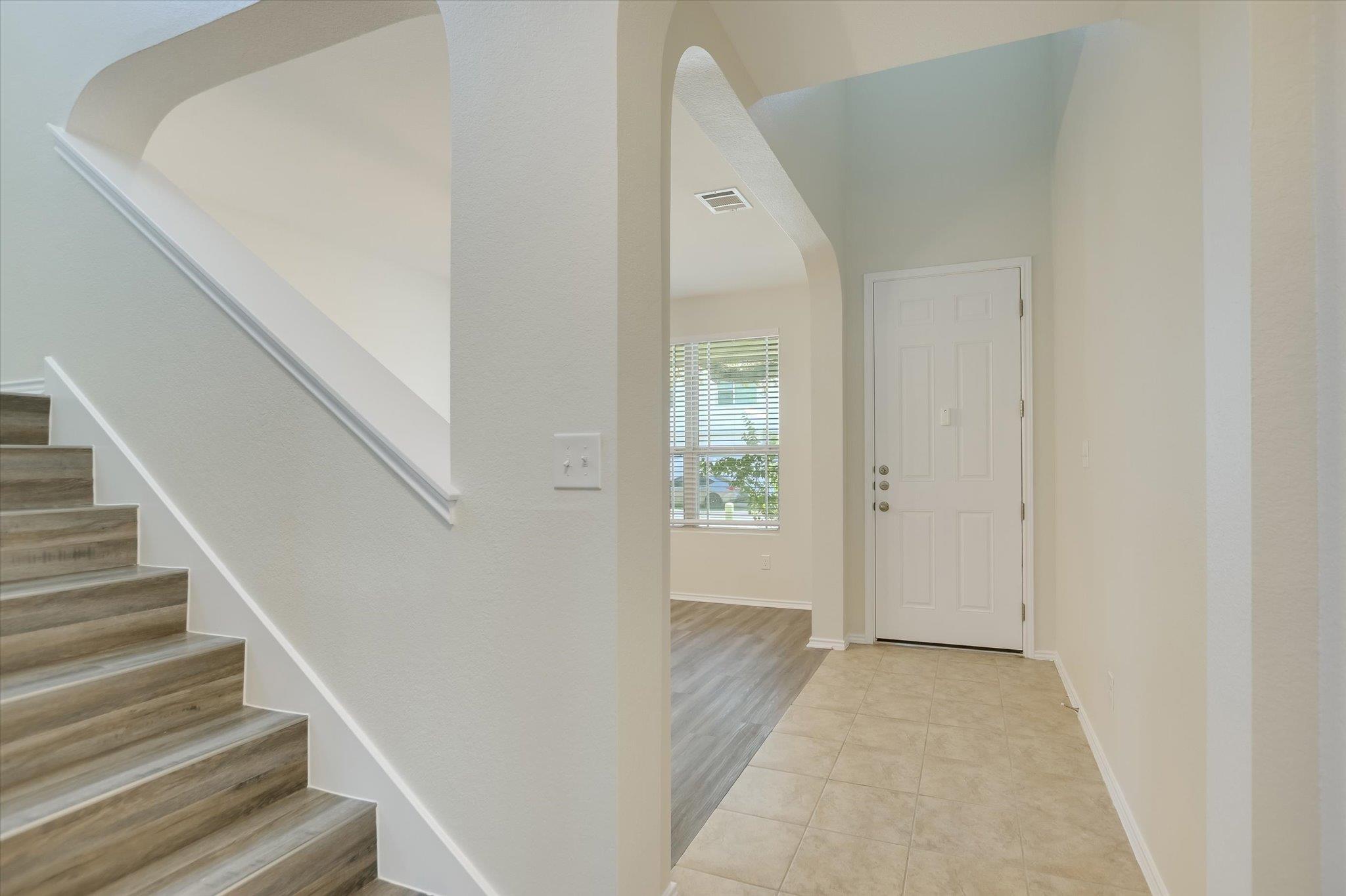 210 Anacua LOOP, Austin, TX 78652 photo 3
