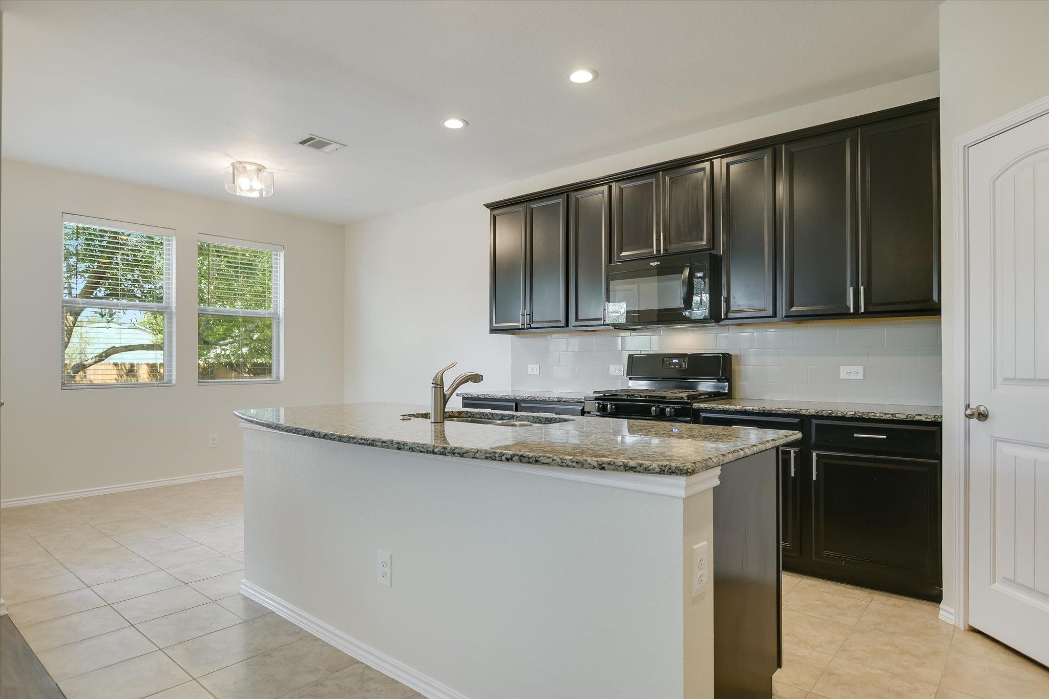 210 Anacua LOOP, Austin, TX 78652 photo 5
