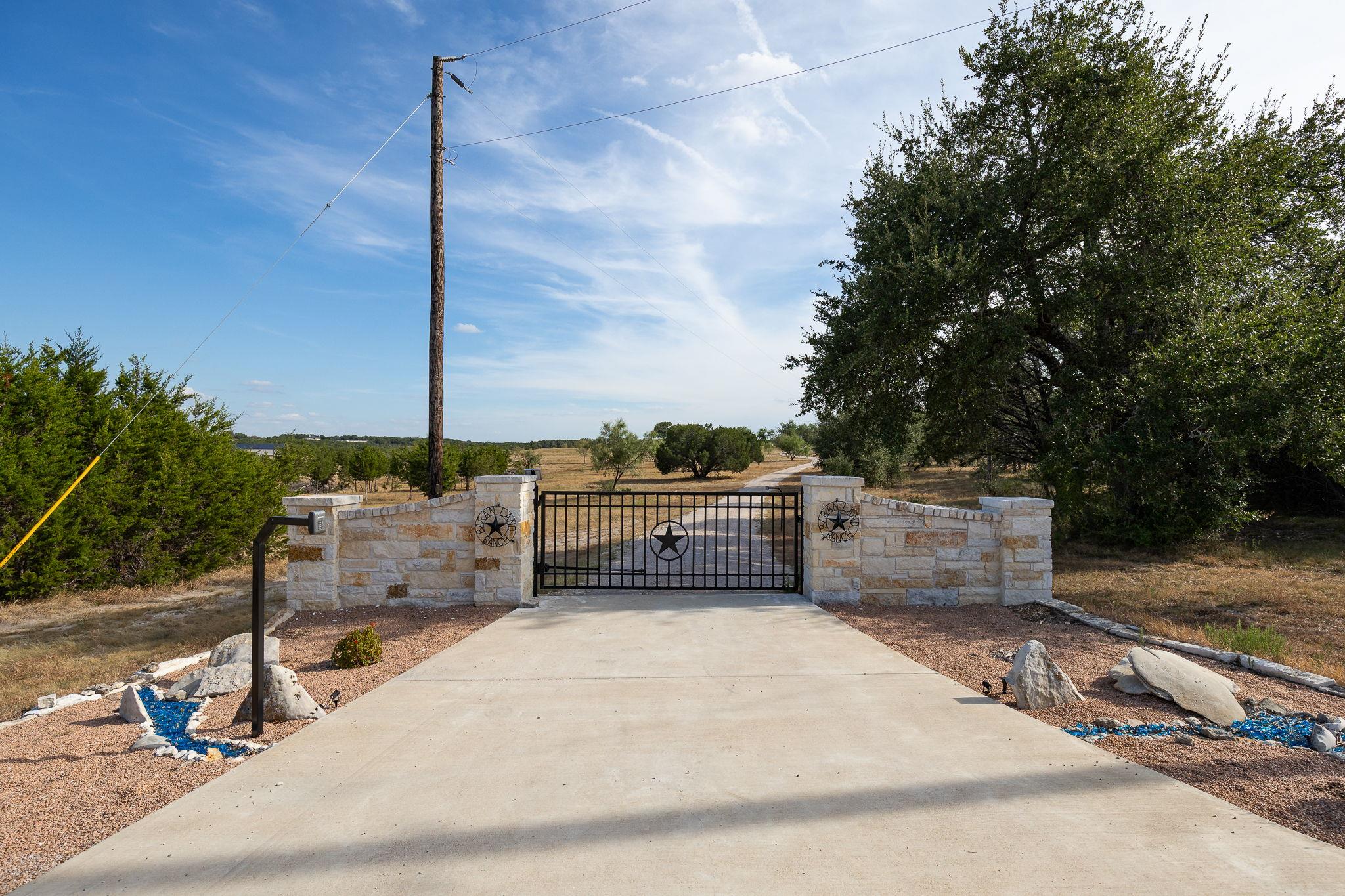 113 Jayhawk CT, Burnet, TX 78611 photo 3