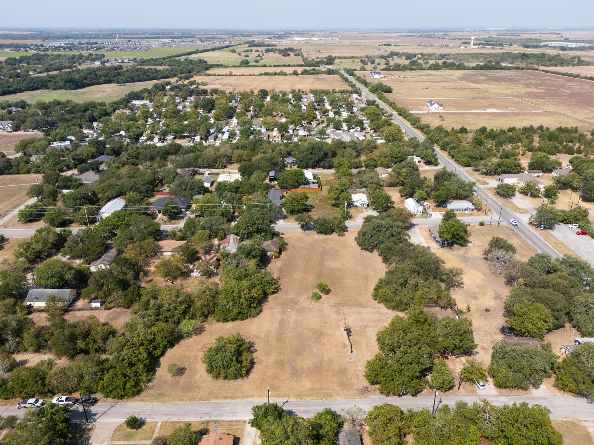 1313 Hondo ST, Lockhart, TX 78644 photo 5