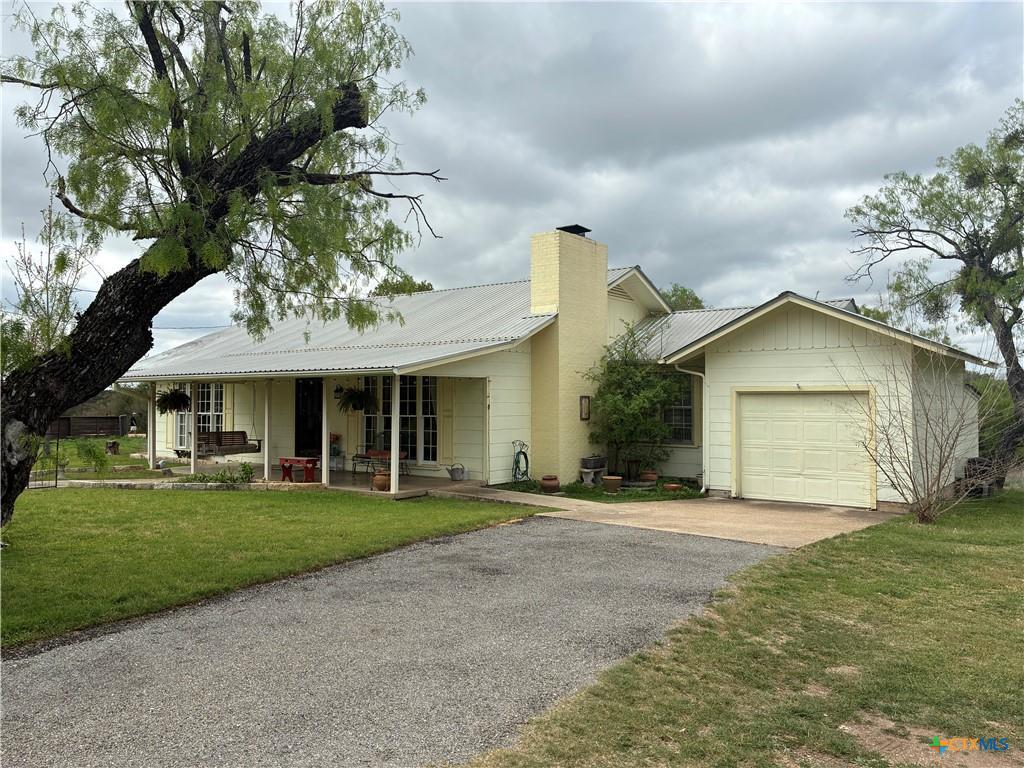 408 Porter ST, Lampasas, TX 76550 photo 2