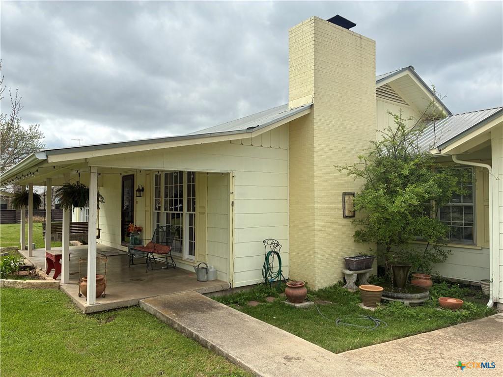 408 Porter ST, Lampasas, TX 76550 photo 3
