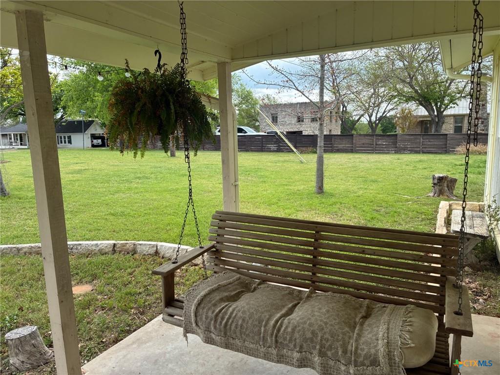 408 Porter ST, Lampasas, TX 76550 photo 5