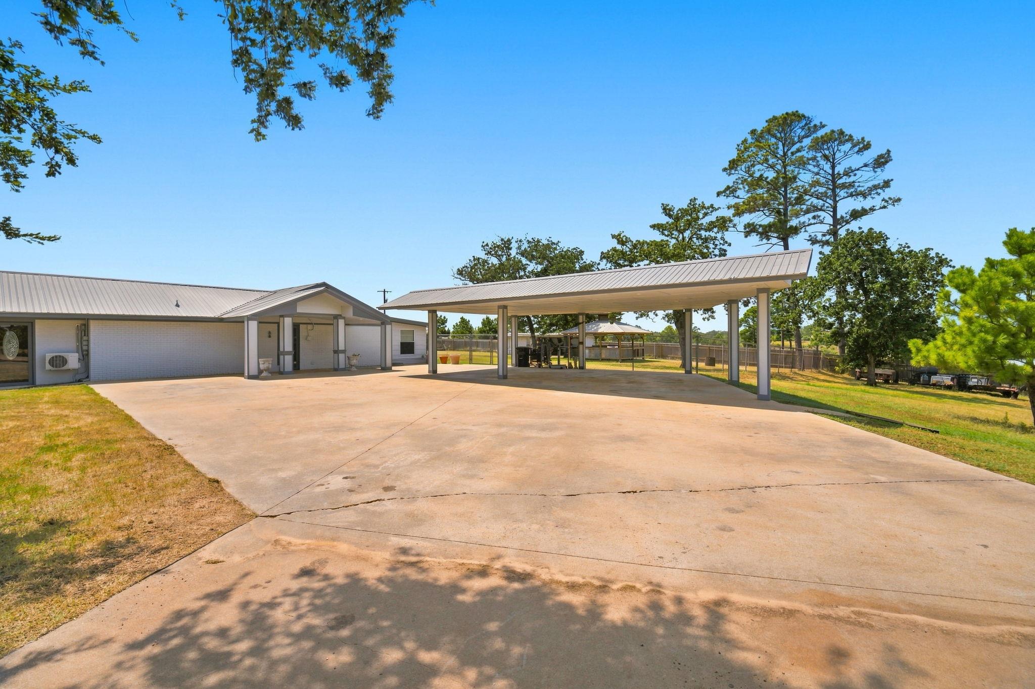 114 Pinedale DR, Bastrop, TX 78602 photo 2