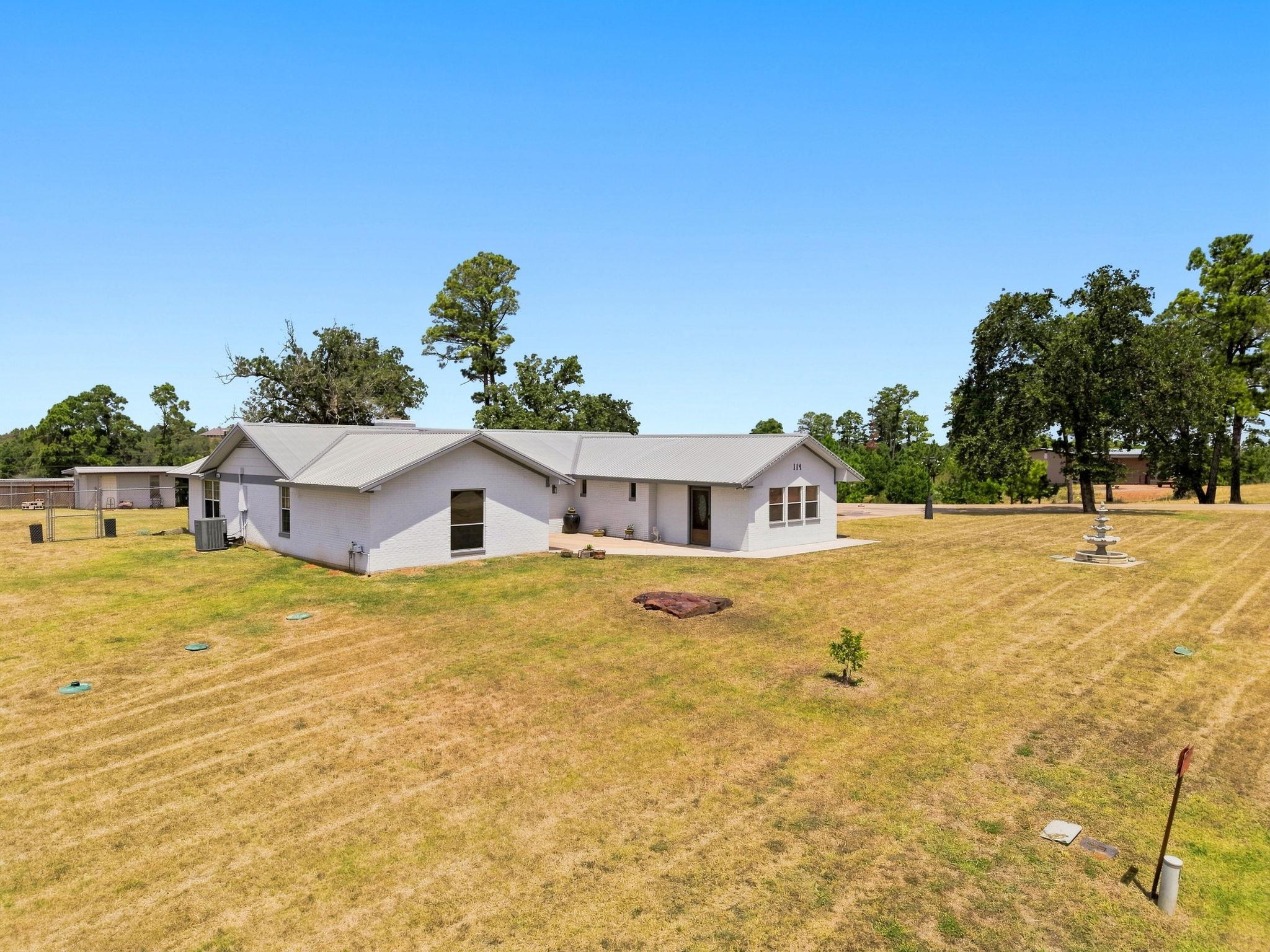 114 Pinedale DR, Bastrop, TX 78602 photo 4