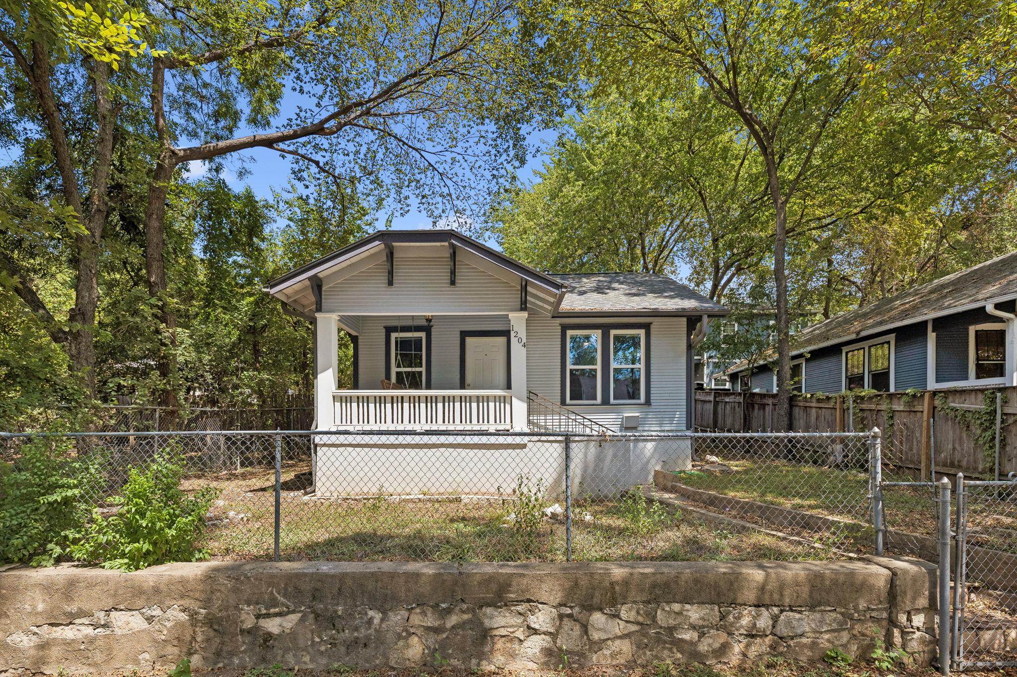 1204 Taylor ST, Austin, TX 78702 photo 2