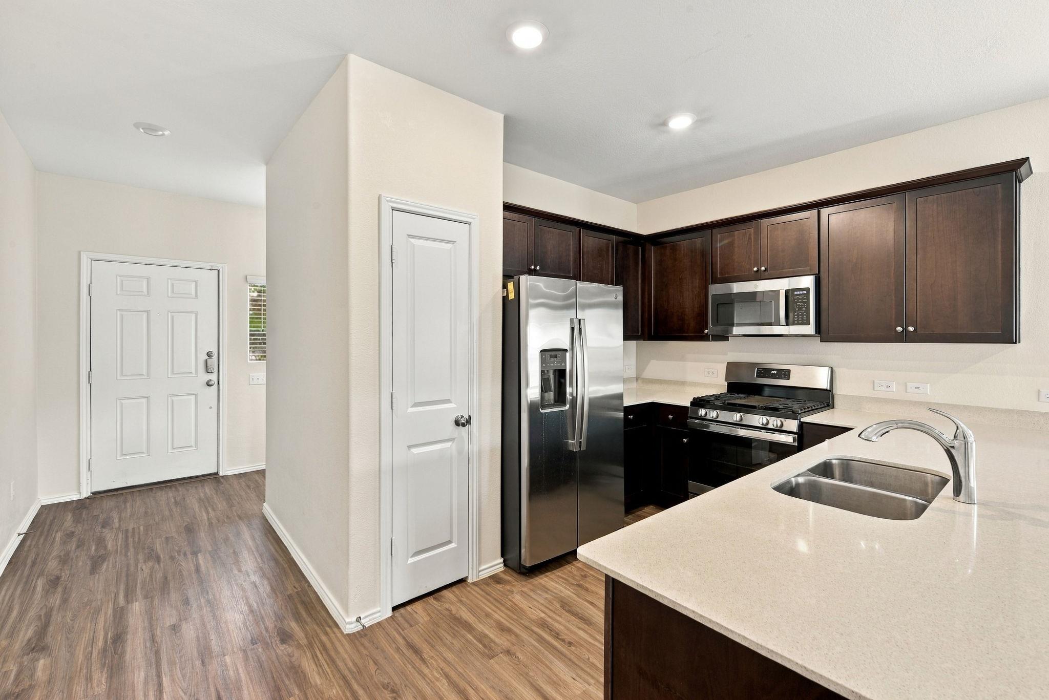216 George Neggan LN, Bastrop, TX 78602 photo 3