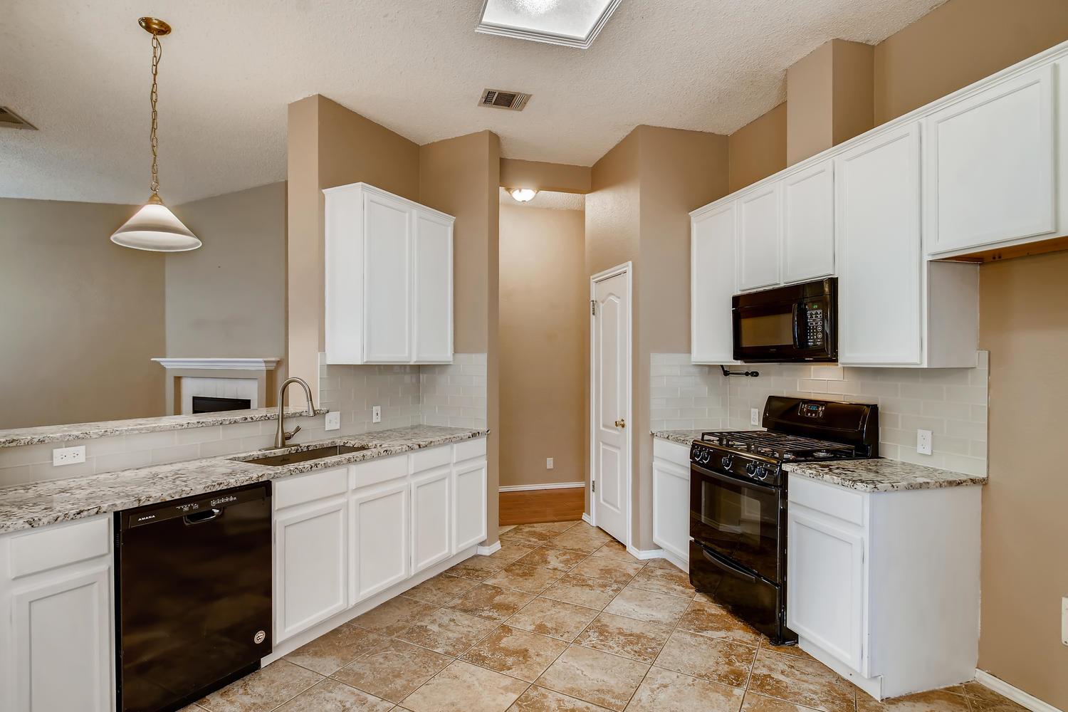 3742 Newland DR, Round Rock, TX 78681 photo 4