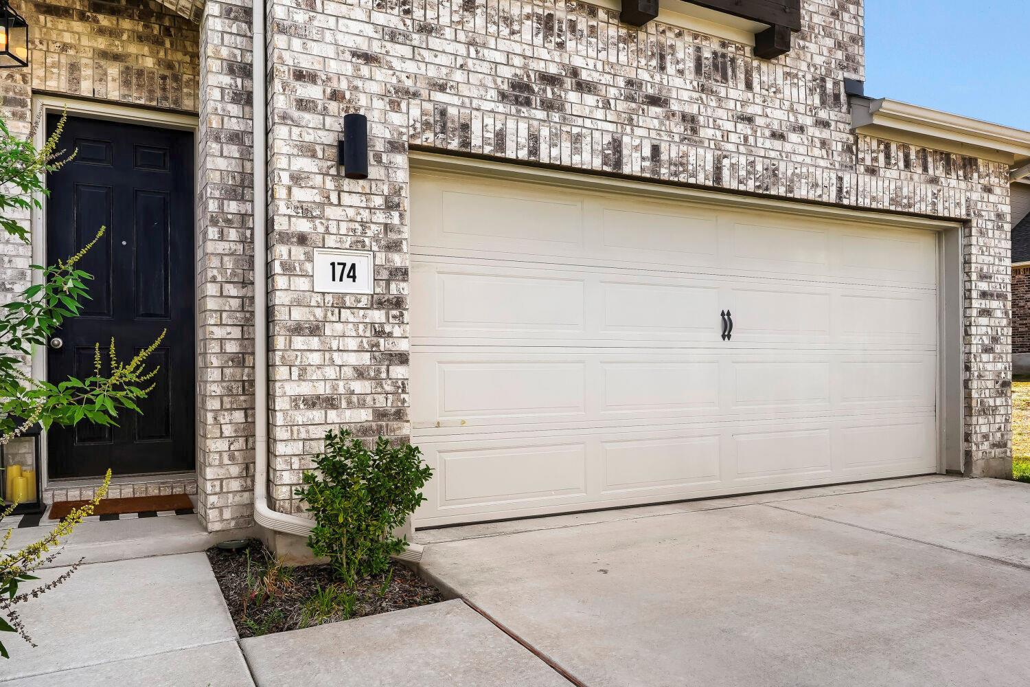 174 Shackleton DR, Kyle, TX 78640 photo 2