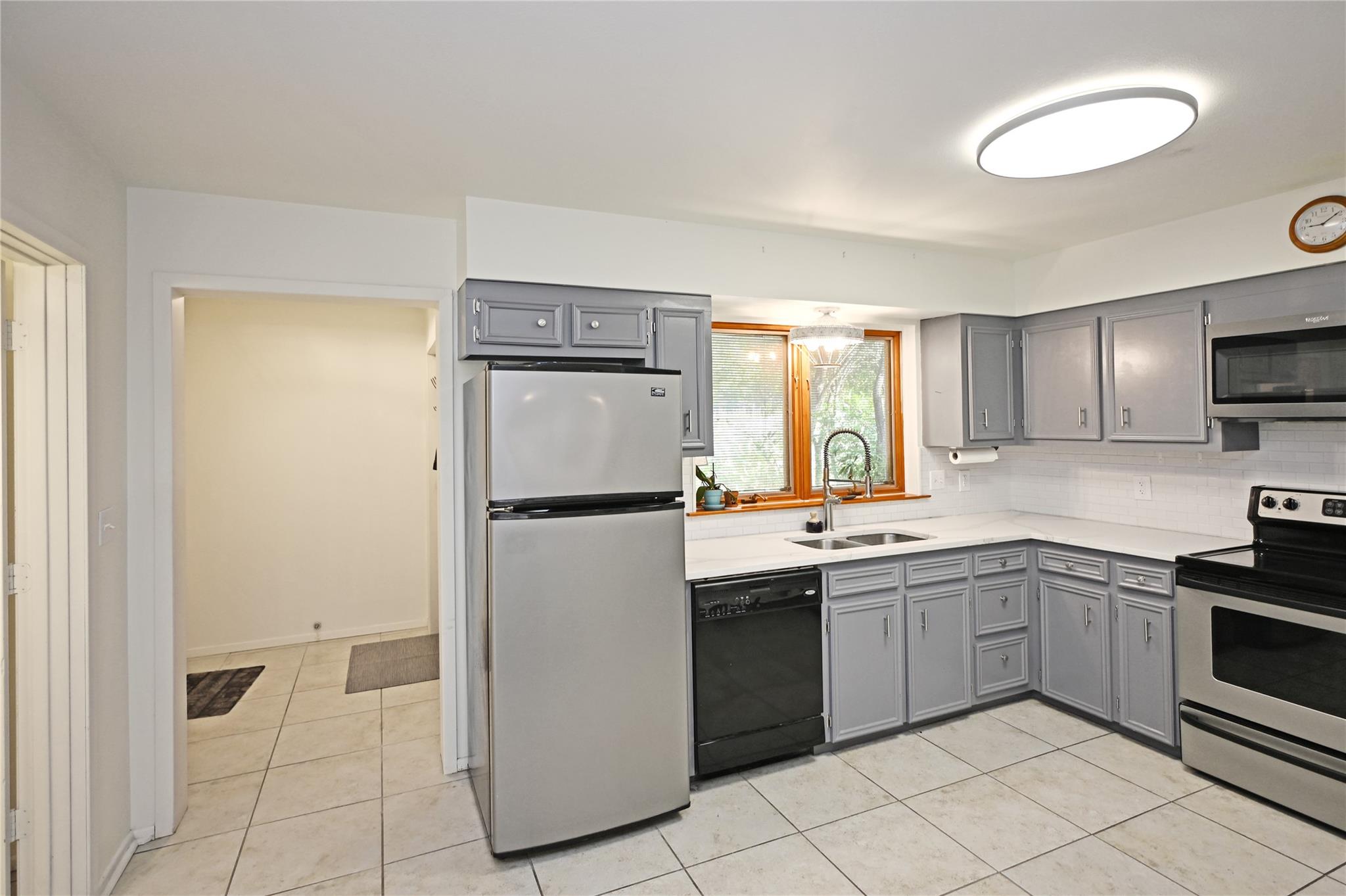 1133 Fox Run CIR, New Braunfels, TX 78130 photo 5