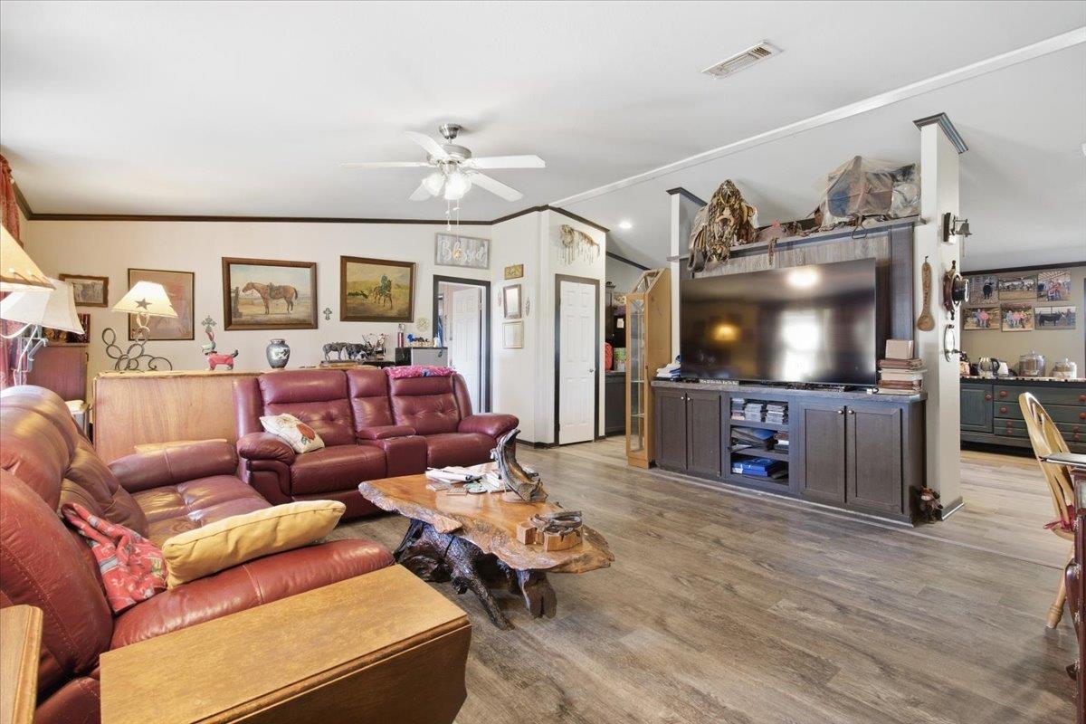 4321 County Road 444, Waelder, TX 78959 photo 5