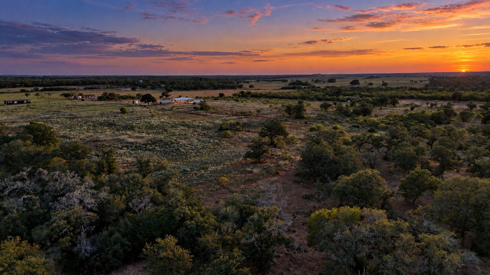 859 Lakey RD, Nixon, TX 78140 photo 2
