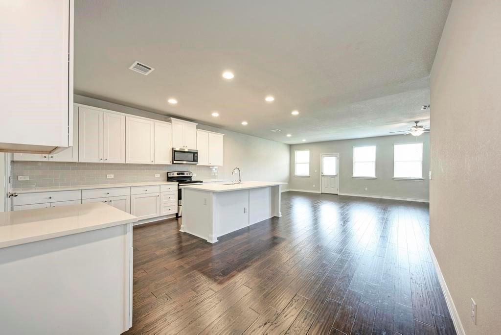 209 Magna LN, Liberty Hill, TX 78642 photo 3