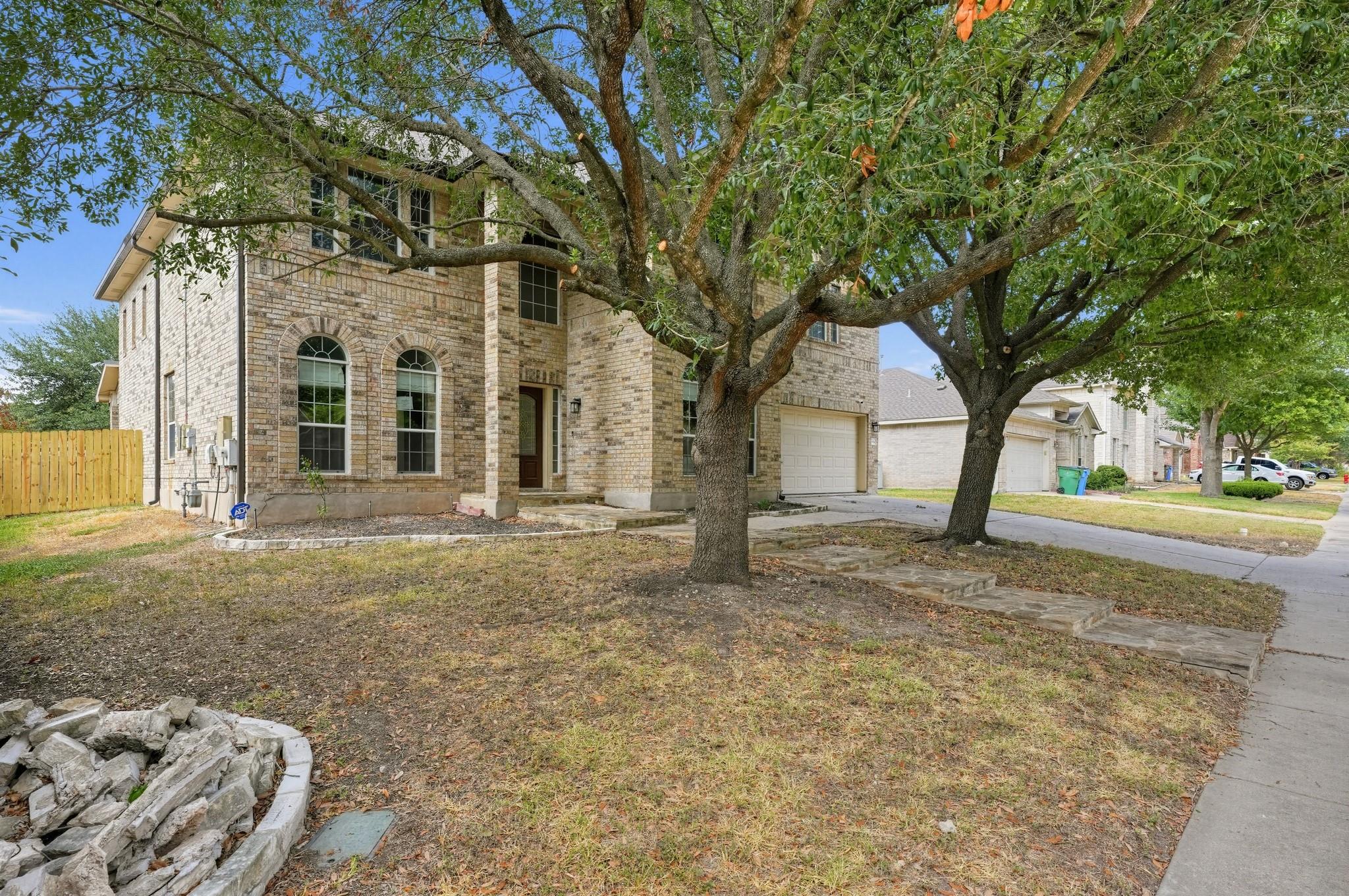 16804 Brewer Blackbird DR, Pflugerville, TX 78660 photo 2