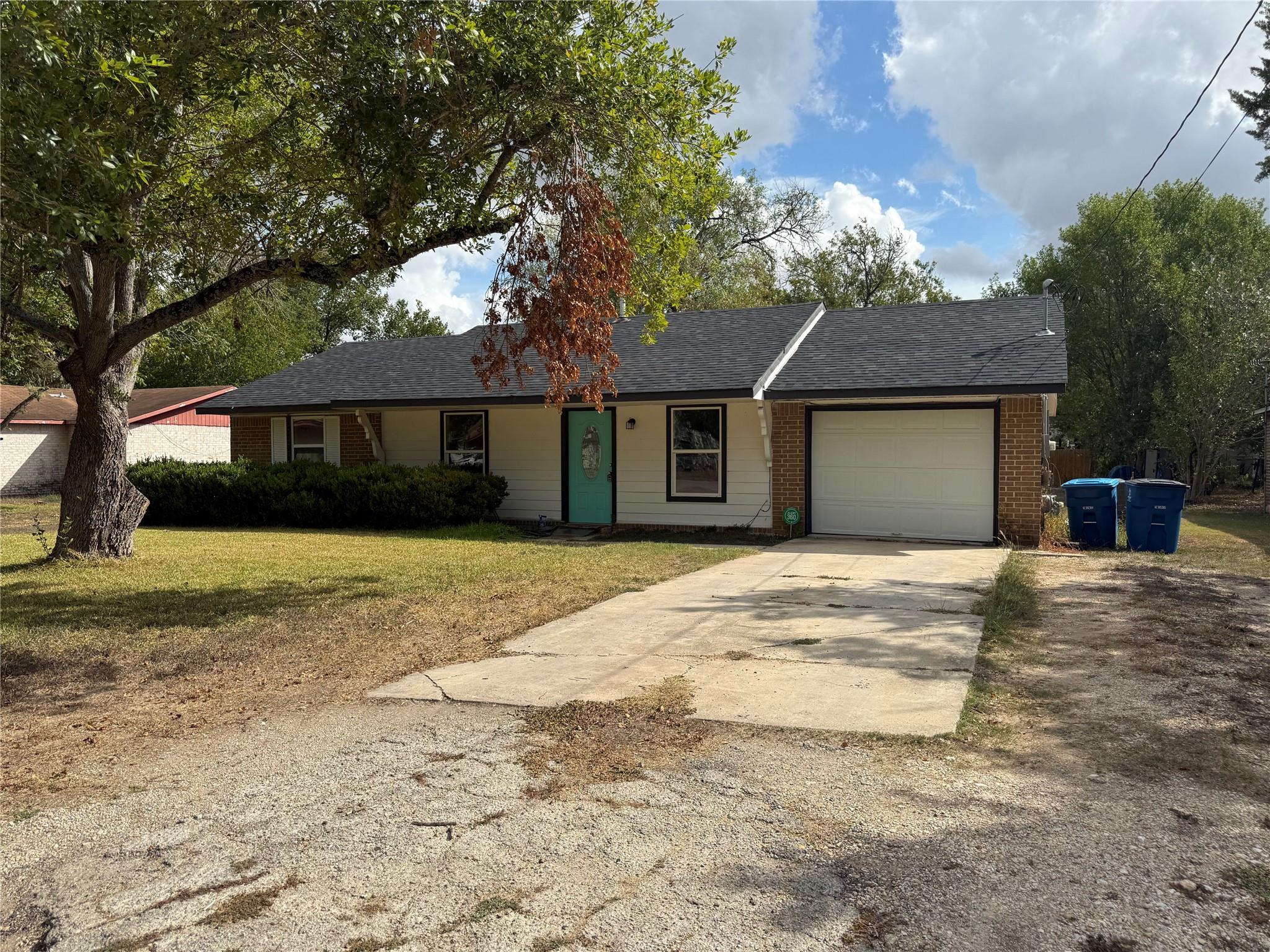 1204 Aransas ST, Lockhart, TX 78644 photo 2