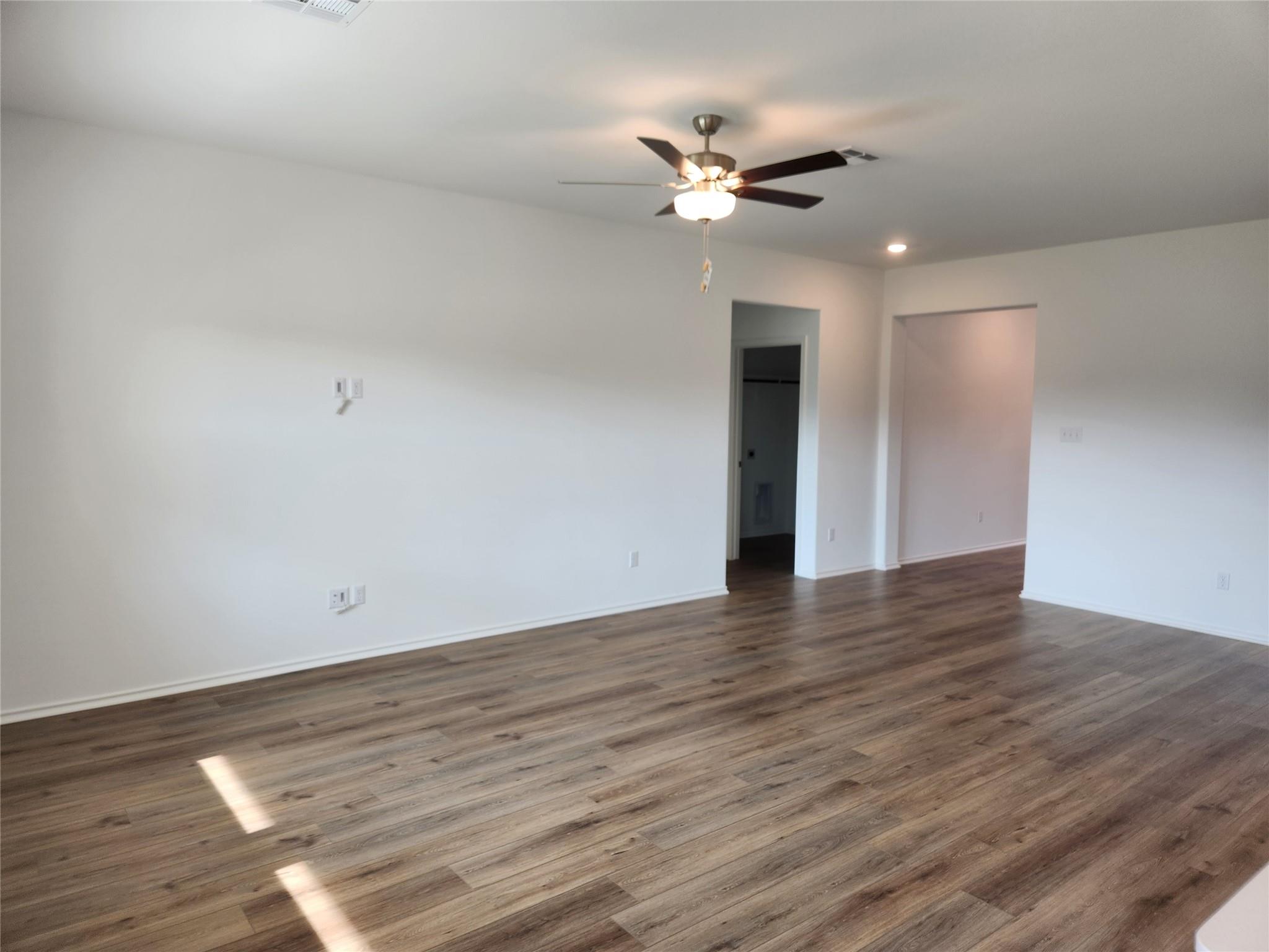 302 Sebring CIR, Hutto, TX 78634 photo 3