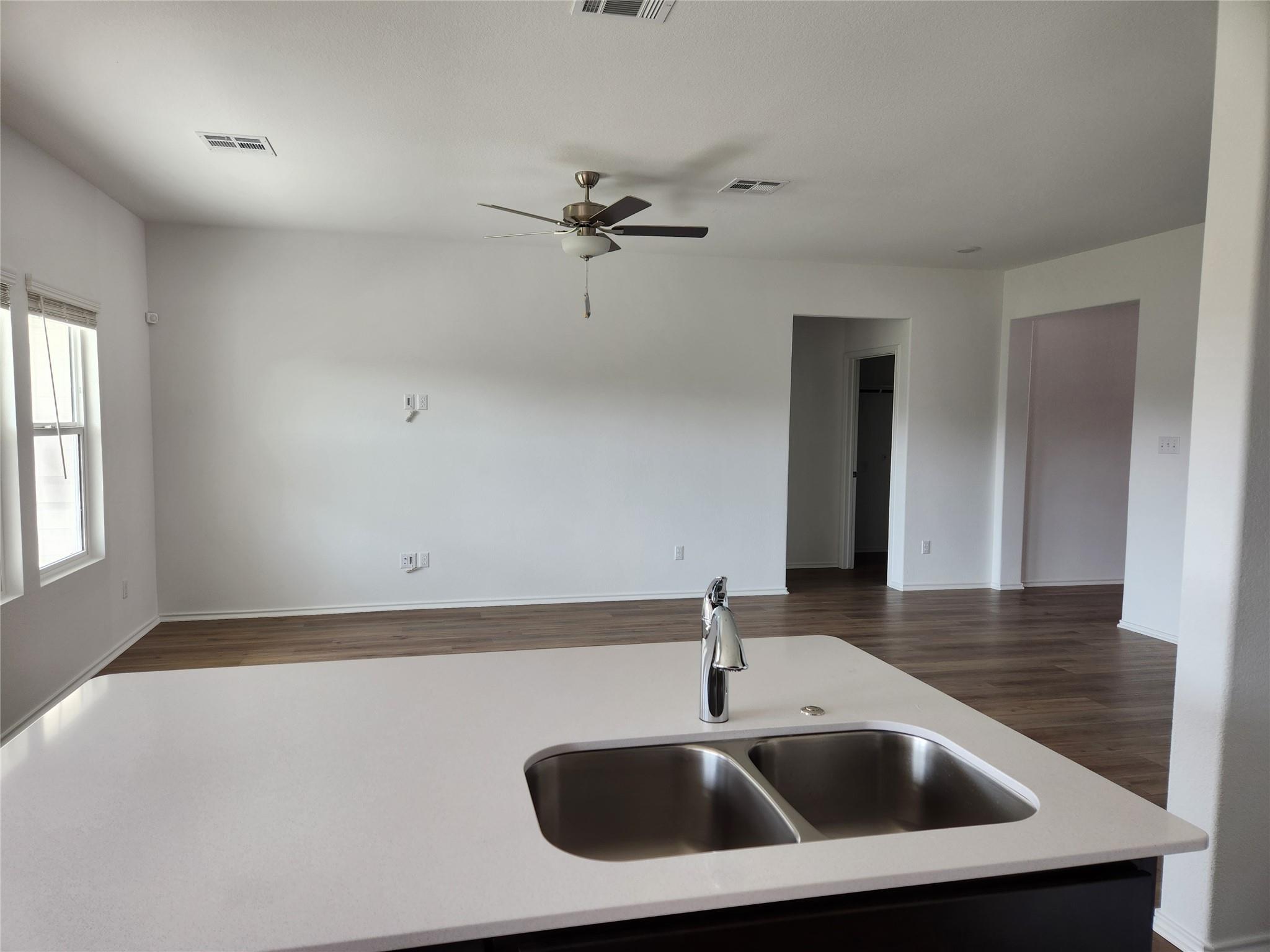 302 Sebring CIR, Hutto, TX 78634 photo 4