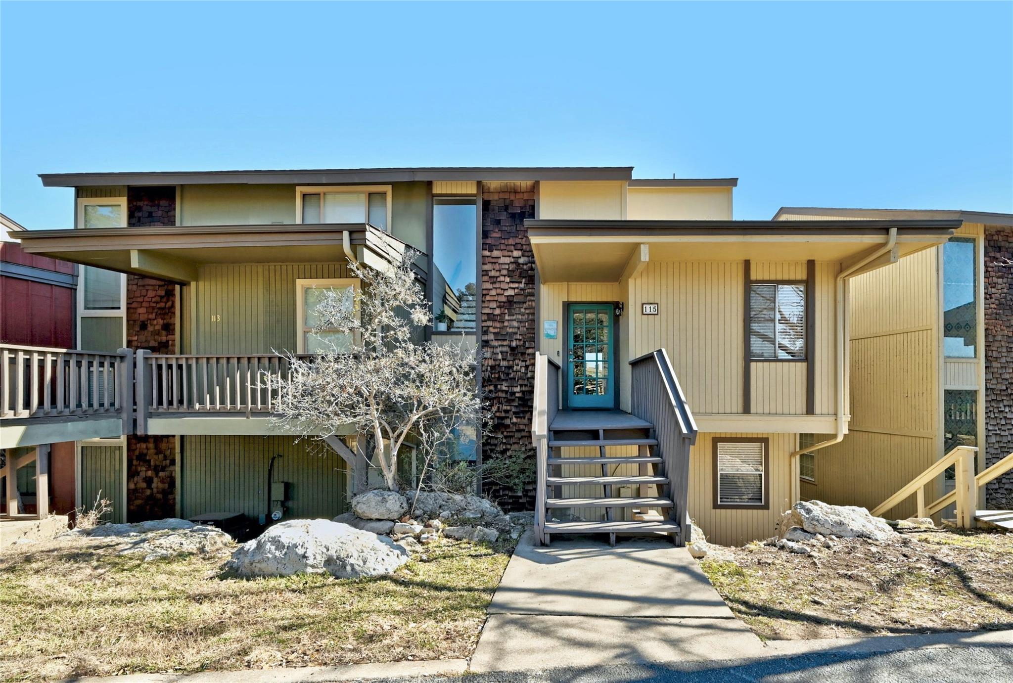115 Comanche PT, Point Venture, TX 78645 photo 2