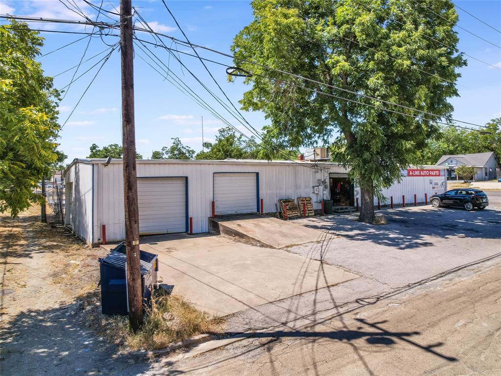1022 Main ST, Taylor, TX 76574 photo 3