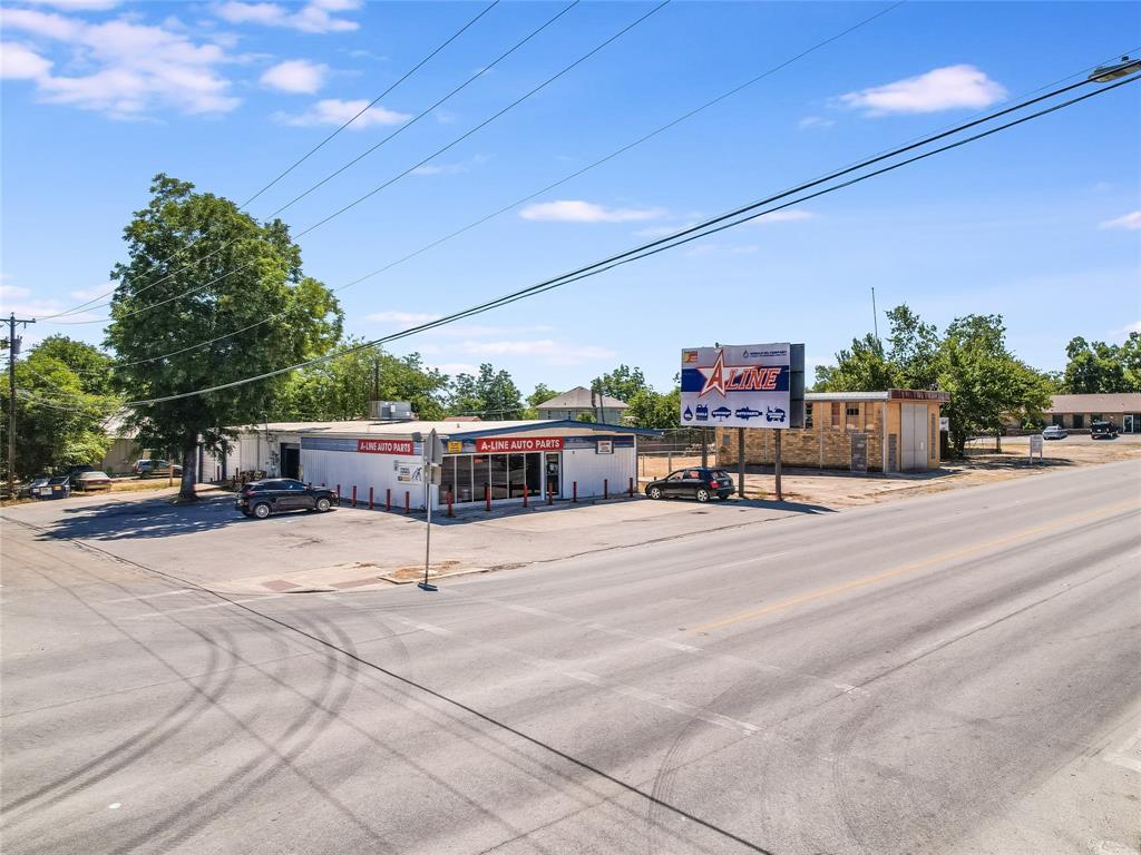 1022 Main ST, Taylor, TX 76574 photo 4