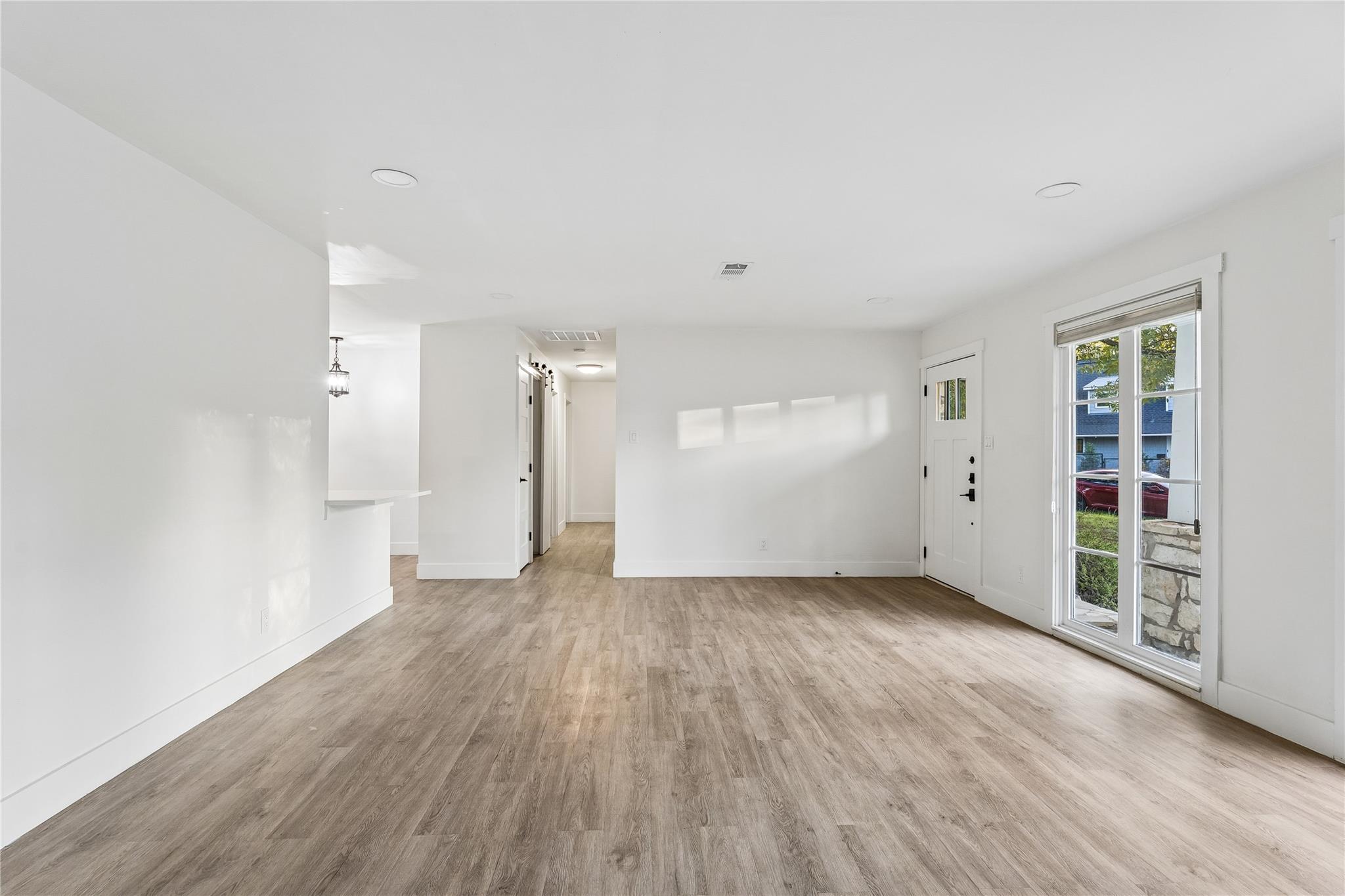 122 Havana ST, Austin, TX 78704 photo 2